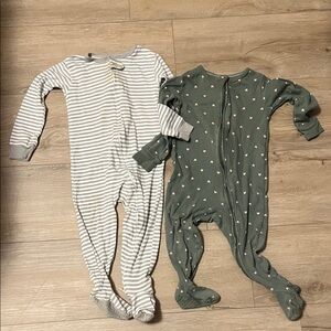 Cloud Island Gray Striped and Green Heart Print Footies
